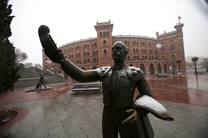 Ambiente durante la jornada de nieve en la plaza de toros de Las Ventas, el 5 de febrero de 2018.