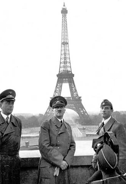 Breker, a la derecha, junto a Hitler y Speer, en París en 1940.
