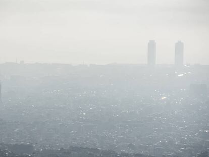 La contaminaci&oacute; a Barcelona, aquest dimarts.