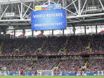 Imagen del videomarcador del Spartak Stadium de Mosc&uacute; durante el partido entre M&eacute;xico y Portugal.