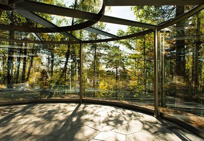 El Pabellón Ekeberg creado por Dan Graham para el parque de Oslo.