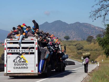 Una caravana de migrantes centroamericanos en Jalisco, México. 