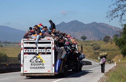 Una caravana de migrantes centroamericanos en Jalisco, México.