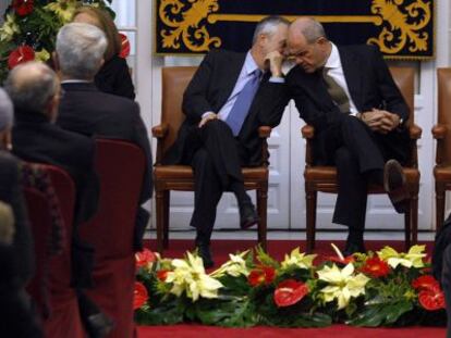 José Antonio Griñán (izquierda) y Manuel Chaves, en un acto en 2009.