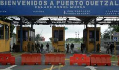 Entrada principal del Puerto Quetzal, a 110 km de la Ciudad de Guatemala (Guatemala). EFE/Archivo