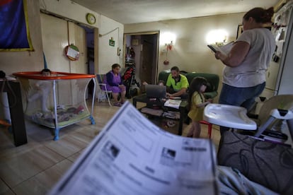 Una familia del distrito barcelon&eacute;s de Nou Barris con problemas para pagar la luz.