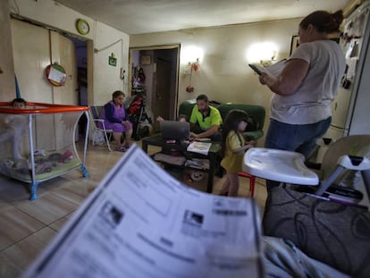 Una familia del distrito barcelon&eacute;s de Nou Barris con problemas para pagar la luz.