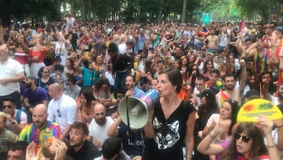 Manifestantes increpan a los líderes de Ciudadanos en la marcha del Orgullo.