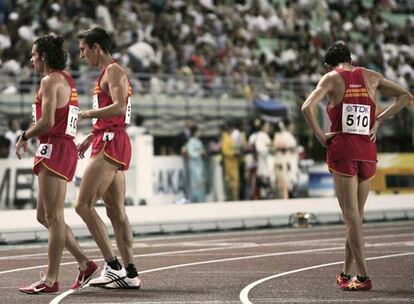 Sergio Gallardo, Arturo Casado y Juan Carlos Higuero (de izquierda a derecha), tras la carrera.