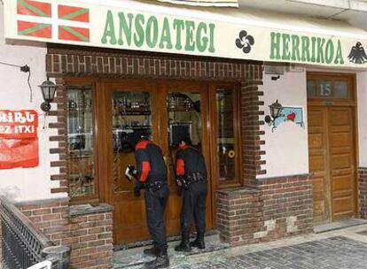<i>Herriko taberna</i> de Lazkao que fue atacada ayer por una víctima del terrorismo.