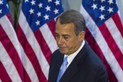  El presidente de la C&aacute;mara de Representantes, el republicano de Ohio John Boehner, comparece a los medios tras reunirse con los republicanos de la C&aacute;mara baja de EE.UU., en el Capitolio, Washington DC, EE.UU., el 15 de octubre de 2013.  