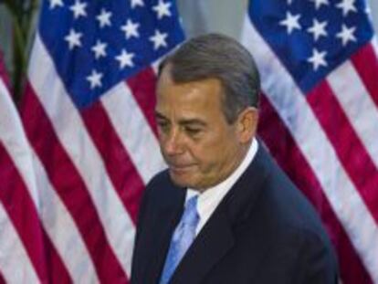  El presidente de la C&aacute;mara de Representantes, el republicano de Ohio John Boehner, comparece a los medios tras reunirse con los republicanos de la C&aacute;mara baja de EE.UU., en el Capitolio, Washington DC, EE.UU., el 15 de octubre de 2013.  