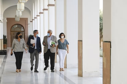 Los socialistas Ángeles Férriz, Juan Espadas, Antonio Ramírez de Arellano y Noelia Ruiz, en el Parlamento andaluz.