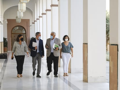 Los socialistas Ángeles Férriz, Juan Espadas, Antonio Ramírez de Arellano y Noelia Ruiz, en el Parlamento andaluz.