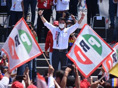 El candidato priista a la gubernatura de Campeche, Christian Castro Bello, durante un acto de campaña