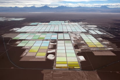 Vista aérea de una zona de procesado de litio en Atacama (Chile), en una imagen de archivo.