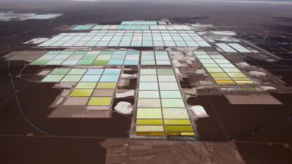 Vista aérea de una zona de procesado de litio en Atacama (Chile), en una imagen de archivo.