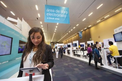 Pavilhão de 'e-books' na Feira do Livro de Guadalajara.