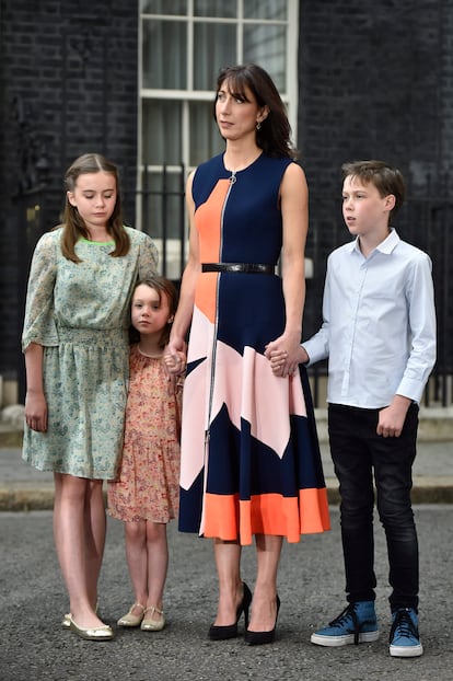 Samantha Cameron y sus Nancy, Elwen, y Florence. Cefinn responde a las iniciales de los tres y de Ivan, el cuarto hijo de los Cameron que falleció a los 6 años de una parálisis cerebral y epilepsia.