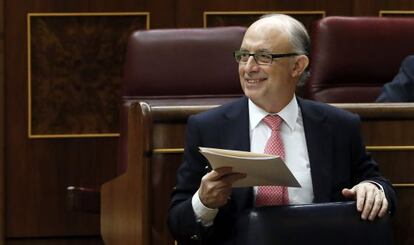 El ministro de Hacienda, Cristóbal Montoro, en el Congreso.