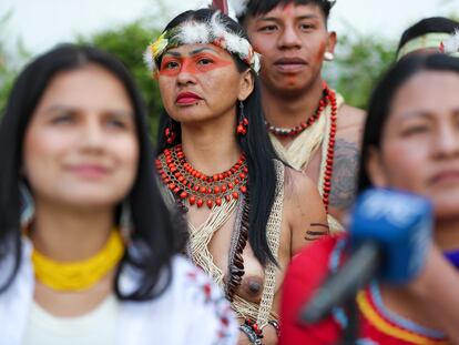 Indígenas waorani durante una caravana para pedir el voto por el "Sí" en la consulta proteger el Yasuní.