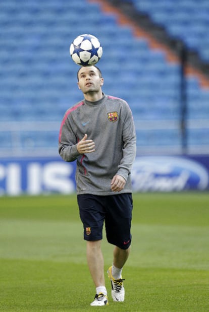 Iniesta, entrenándose.