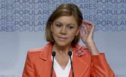 GRA318 MADRID, 26/05/2014.- La secretaria general del PP, María Dolores de Cospedal, durante la rueda de prensa posterior a la reunión del Comité Ejecutivo Nacional celebrada hoy en la sede de Madrid, para analizar los resultados de las elecciones al Parlamento Europeo de ayer. Cospedal ha admitido que el partido va a hacer un análisis de los resultados electorales y "obviamente" tiene que "mejorar" el mensaje de lo que está haciendo el Gobierno a los ciudadanos. EFE/JuanJo Martin.