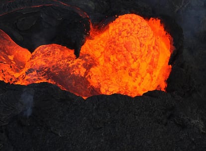 Imagen del volcán Kilauea, durante la erupción de este miércoles
