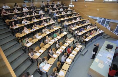 Vista de una de las aulas de la Facultada de Odontología durante una de las pruebas.