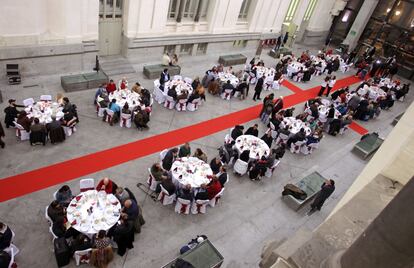 Otro plano de la cena, en la que colaboraron voluntarios.