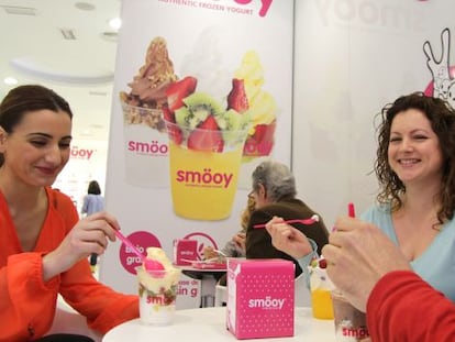 Porque no siempre apetece comprar helado para llevar, los establecimientos Sm&ouml;oy ofrecen lugares donde poder sentarse a degustar tranquilamente los productos. Algunos de ellos tambi&eacute;n disponen de terrazas.