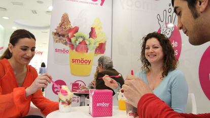 Porque no siempre apetece comprar helado para llevar, los establecimientos Smöoy ofrecen lugares donde poder sentarse a degustar tranquilamente los productos. Algunos de ellos también disponen de terrazas.