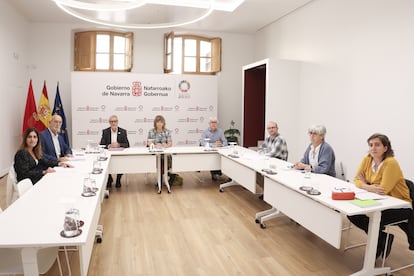 Imagen de una reunión de la comisión de reconocimiento y reparación de víctimas por actos provocados por grupos de extrema derecha o funcionarios públicos en Navarra.