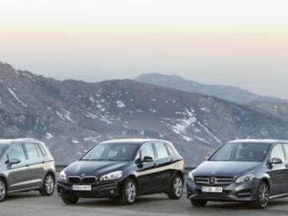 De izquierda a derecha, Peugeot 3008, VW Golf Sportsvan, BMW Serie 2 Active Tourer y Mercedes Clase B.