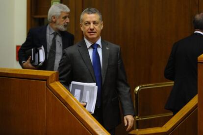 El lehendakari, Iñigo Urkullu, ha su llegada al pleno del Parlamento este jueves