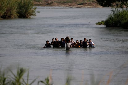 Migrants crossing Rio Grande into United States