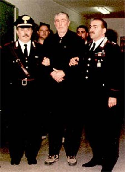 Antonino Giuffré, el día de su detención, en abril de 2002.