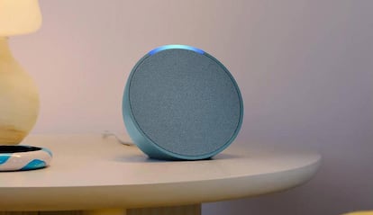 Amazon Echo Pop en una mesa