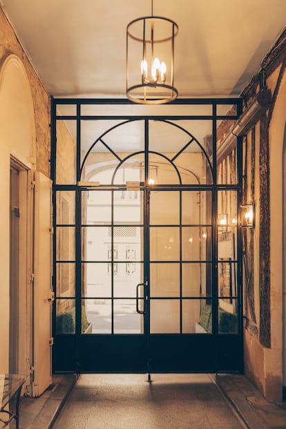 Puerta de entrada del hotel.