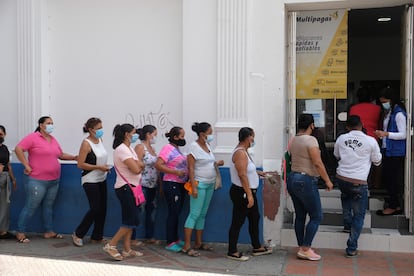 SANTA MARTA, COLOMBIA - AUGUST 10, 2021: People wearing COVID-19 protective facial mask queue outside a bank on August 10, 2021 in Santa Marta, Colombia. (Photo by Kaveh Kazemi/Getty Images)