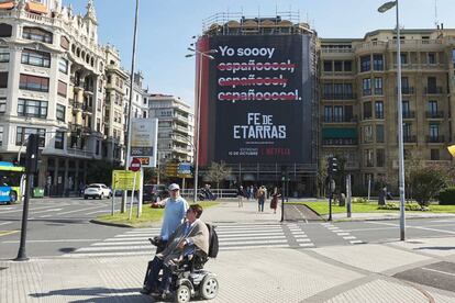 El cartel de la pel&iacute;cula &#039;Fe de etarras&#039; en el festival de cine de San Sebasti&aacute;n.