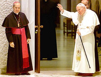 El Papa con el prelado Javier Echevarría.