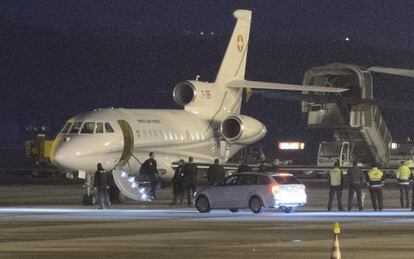 El avión suizo a su llegada a Ginebra, este domingo