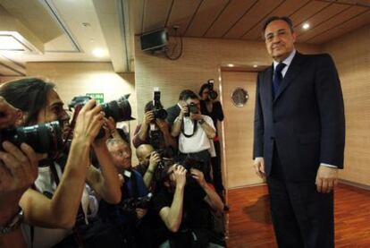 Florentino Pérez tras concluir la rueda de prensa en la que anunció la destitución de Manuel Pellegrini.