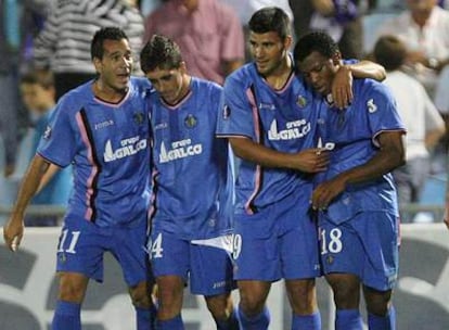 Sousa, Pablo Hernández y Braulio celebran con Uche su gol en el tiempo de descuento.