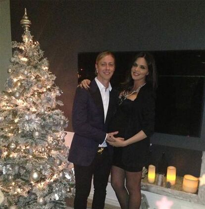 Guti y Romina Belluscio son otra pareja que pasa su primera Navidad en la dulce espera de su bebé. La embarazadísima modelo argentina escribe en su Twitter: "Gran noche en familia con mi amor".