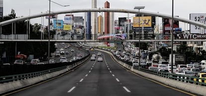 Vista general  de un tramo de la estructura del Viaducto Bicentenario en el Estado de M&eacute;xico, operado por la empresa OHL.