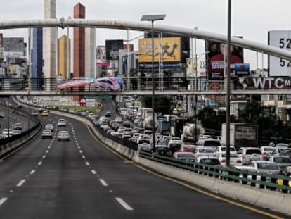 Vista general  de un tramo de la estructura del Viaducto Bicentenario en el Estado de M&eacute;xico, operado por la empresa OHL.