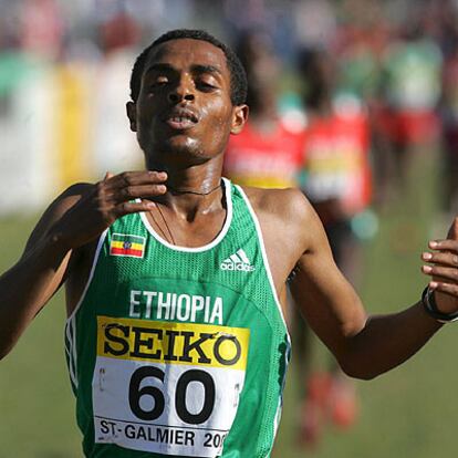 Kenenisa Bekele, en el momento de cruzar la meta.