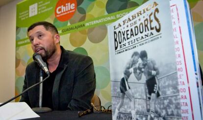 Omar Millán, autor del libro durante la presentación.